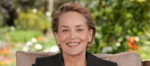 Sharon Stone racconta le molestie subite dal boss di una casa cinematografica.