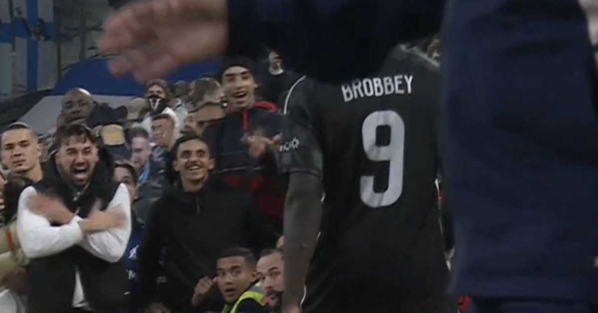 Brian Brobbey Chahuté Et Chambré Par Des Fans De L'OM Au Stade ...