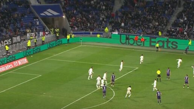 Lopes a stopp&eacute; un penalty ce dimanche lors d'OL-Toulouse. (screenshot Twitter - @canal+)