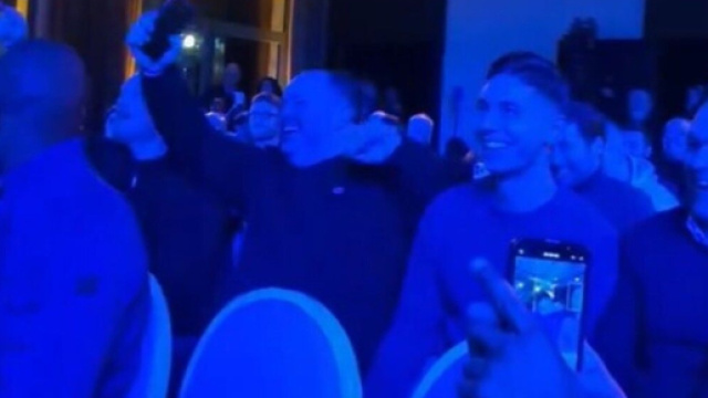 Le tirage des 32ème de Coupe de France a fait des heureux, comme les dirigeants et joueurs de Thionville qui défieront l'OM. (X @football_fr)