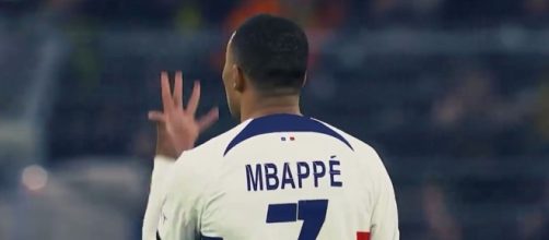 Kylian Mbappé agacé par le comportement de ses coéquipiers à Dortmund. (sceenshot Twitter - @dnctway)