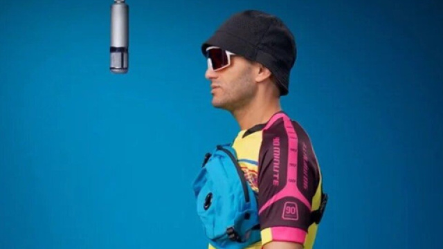 Malik Benthala en roue libre dans sa nouvelle parodie (screenshot Twitter - @konbininews)