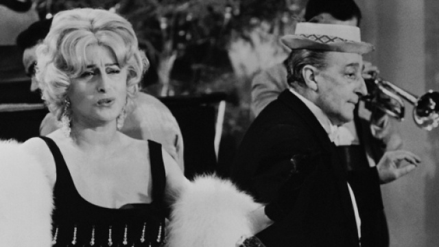 Risate di gioia di Mario Monicelli: in foto Magnani e Tot&ograve;.