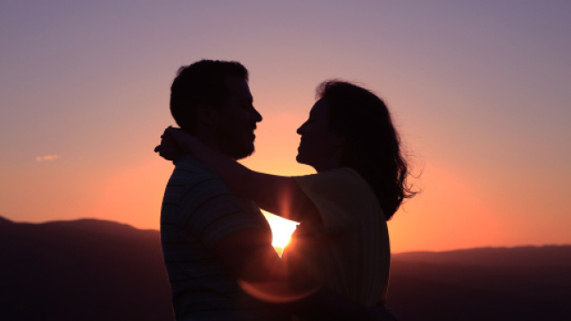 L'oroscopo del 23 dicembre, Leone nervoso e Cancro disponibile.