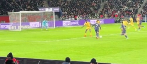 Le but de Kylian Mbappé contre Metz (capture Twitter @Val_Devillaire)