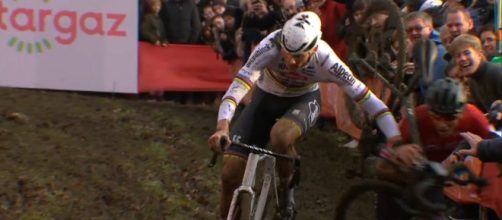 Ciclocross, Mathieu Van der Poel vince anche la gara di Gavere.