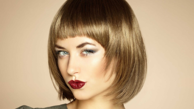 Tagli capelli per l'inverno 2024, il pixie cut riccio e lo mushroom bob di Megan Fox