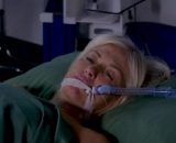 Un posto al sole, Lara Martinelli (Chiara Conti) nel letto d'ospedale