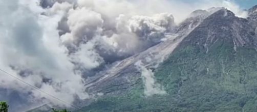 El volcán es el más activo de la isla de Sumatra (Youtube, Azteca Noticias)