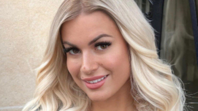 Carla Moreau sortira un livre baptisé Sous influence (Screenshoot Twitter @GossipRoomOff)