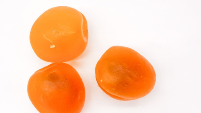 Albicocche alla Cond&egrave;, un dolce buono e delizioso.