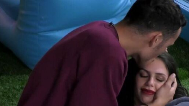 GFVip 7, Edoardo consola Antonella: 'Nonostante le cose che hai sbagliato, sono qua'