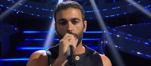 Sanremo 2023, Mengoni commosso alla finale