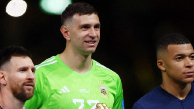 Lionel Messi, Emiliano Martinez et Kylian Mbapp&eacute; au Qatar (capture Twitter Foot365)