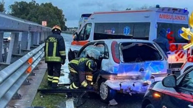 Incidente stradale, scontro tra due auto: un morto e feriti. (foto di repertorio)