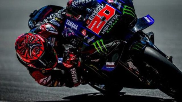Le pilote Yamaha teste sa moto avant le début de la saison 2023. screenshot twitter @fabioQ20