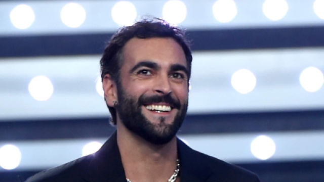 Marco Mengoni, prima della finale di Sanremo 2023, commosso in conferenza stampa.