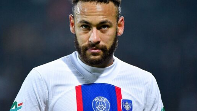 Neymar n'est plus en odeur de saintet&eacute; au PSG. Twitter @_BeFootball