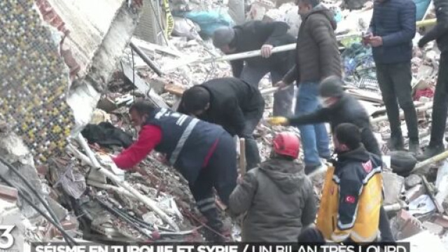 Une semaine après la tragédie, les chances de tirer encore plus de survivants des décombres sont très faibles. (Wikimedia Commons)