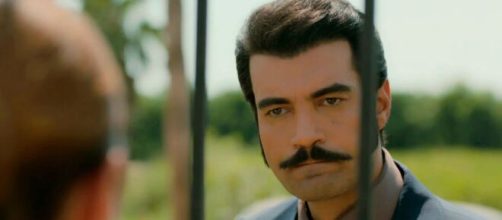 Terra amara, episodi turchi:Demir caccia la madre dalla tenuta per la storia con Fekeli.