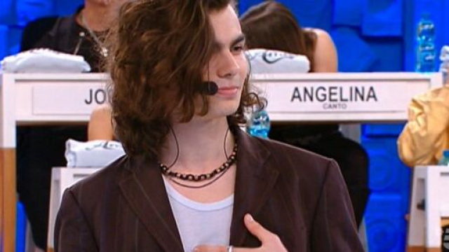 Amici, chi &egrave; Mezkal, il nuovo allievo di Rudy Zerbi: ha 18 anni e gi&agrave; quattro inediti all'attivo.