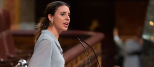 La ministra de Igualdad aplaudió la victoria de la mayoría feminista (Twitter, Congreso_Es)