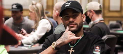 Neymar à une table de poker . Screenshot Twitter @ActuFoot_