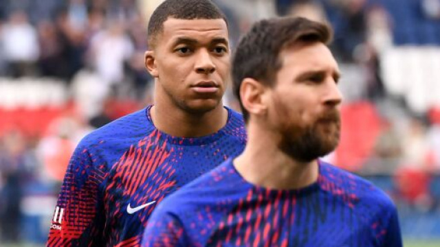 Kylian Mbappé et Leo Messi sous pression avec le PSG. (screenshot Twitter - @ActuFoot_)