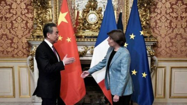 La ministre française des affaires étrangères reçoit le chef de la diplomatie chinoise. Sreenshot Twitter @OuestFrance