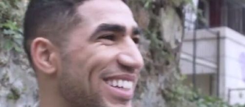 Achraf Hakimi tout sourire en évoquant Kylian Mbappé (capture Prime Video)