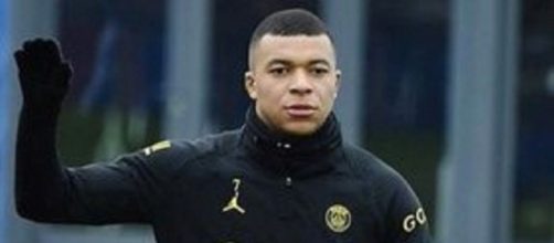 Kylian Mbappé lors de l'entrainement du PSG (capture Twitter @Mbappe_Side)