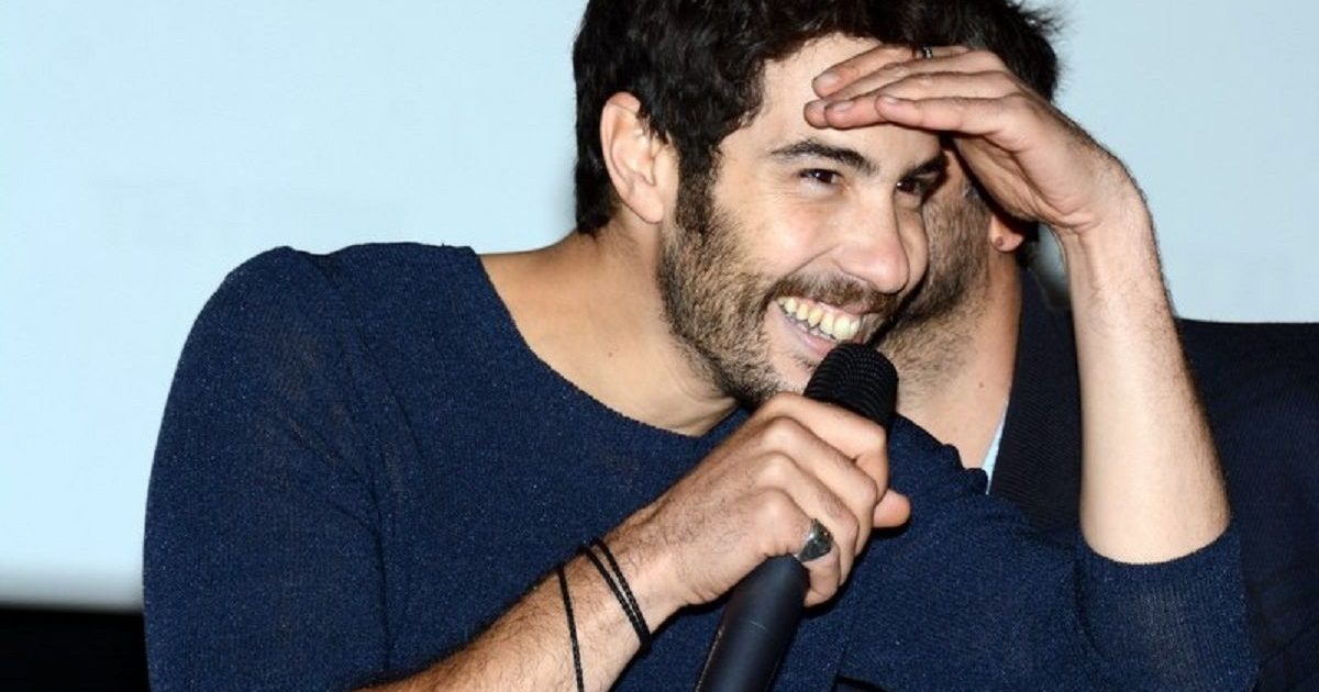 Tahar Rahim incarnera Charles Aznavour au cinéma, pour une sortie