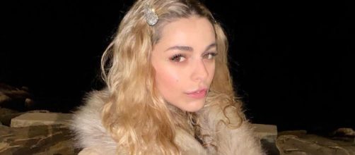 Uomini e donne, Carola si diverte prima della scelta.