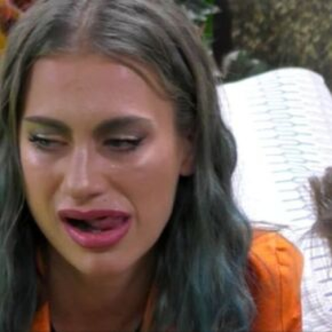 GFVip 7, Nikita piange ricordando i momenti belli con Luca Onestini (Video).