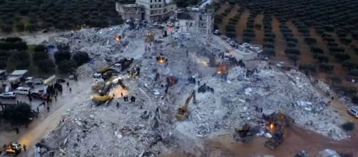 Rastro de destruição na Turquia após os terremotos do último dia 6 de fevereiro (Reprodução/YouTube/Poder 360)
