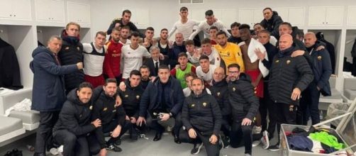 José Mourinho avec ses joueurs dans le vestiaire de la Roma. (photo tirée du compte Instagram du coach portugais)