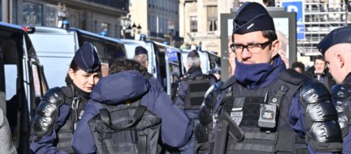 Las autoridades francesas evacuaron el liceo católico (Twitter/PoliceNationale)