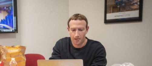 Mark Zuckerberg devant un ordinateur (Screenshoot Instagram @zuck)