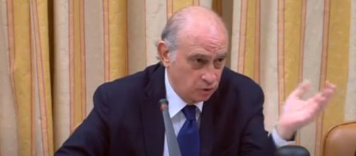 La Fiscalía acusó al exministro de encabezar la trama que espiaba a Luis Bárcenas (Youtube, Podemos Congreso)