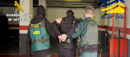 Los agentes de la Guardia Civil arrestaron al fugitivo en Vilafant (Twitter/guardiacivil)