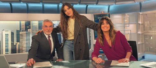 Sara Carbonero hace una visita sorpresa a 'Informativos Telecinco' (Captura Telecinco)