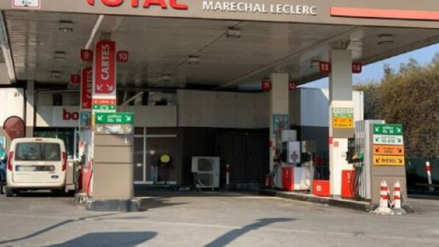 Les stations Total vont plafonner les prix à 1,99 euro, ne sont pas concernés l’Excellium diesel et le Sans plomb 98 - Twitter @hubert_ludo