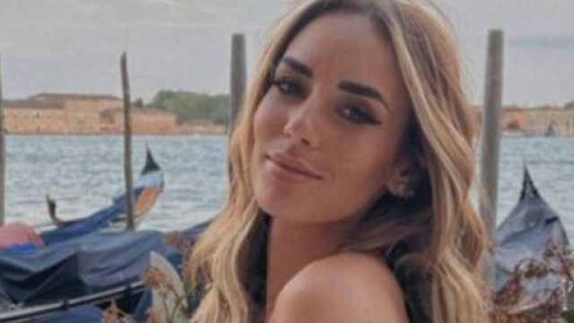 En plus de cela, elle est tombée enceinte deux fois. Screenshot de @Hilona pris sur Instagram