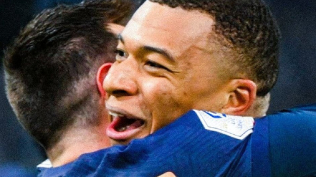Kylian Mbapp&eacute; et Lionel Messi ont fait plier les joueurs de Tudor. Screenshot Twitter @InstantFoot