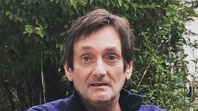 Pierre Palmade prend la pose dans un jardin (Screenshoot Instagram @ppalmade)