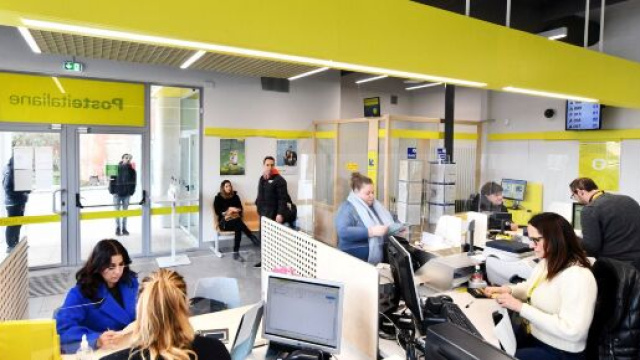 Poste Italiane ricerca portalettere e addetti acquisti: scadenze il 5 e 31 marzo.