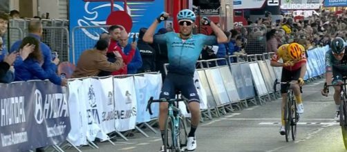 Ciclismo, la vittoria di Simone Velasco alla Volta Valenciana.