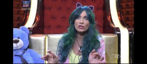 GFVip 7, fan di Nikita sbottano per l'imitazione di Milena: 'Pessima' (Clip).