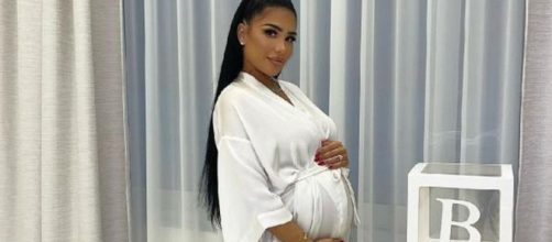 Milla Jasmine maman d'un petit Manny continue d'être accusée d'avoir simuler sa grossesse. (screenshot @ Instagram)