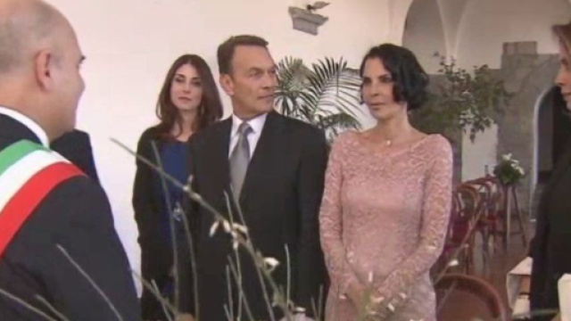 Un Posto al sole: Marina e Roberto sposi ma rischiano di essere ancora in pericolo.